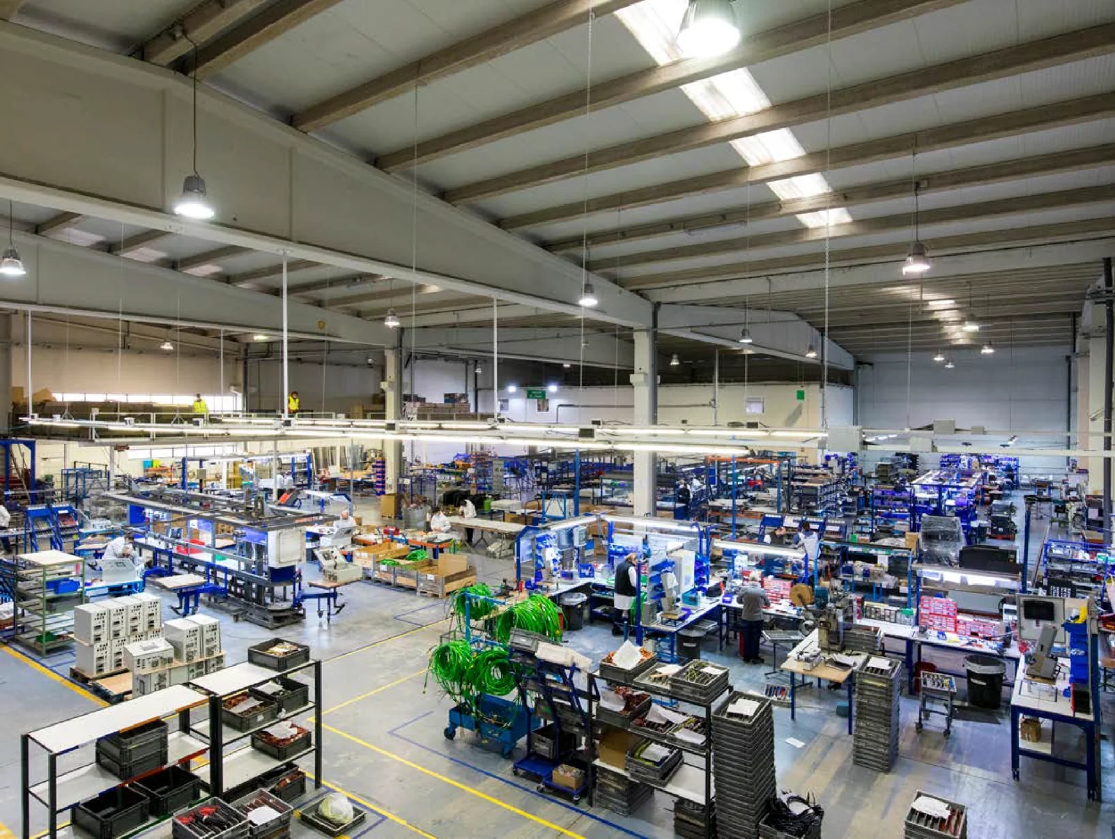 Área de fabricación de cuadros eléctricos en las instalaciones de CHEMIK Industry
